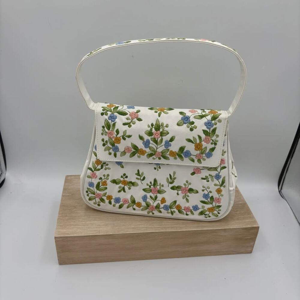 Vintage Inspired White Floral Embroidered Handbag